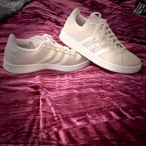 Adidas Womens lavender and white court cloudfoam sneakers